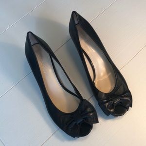 Kitten heel black shoes with bow
